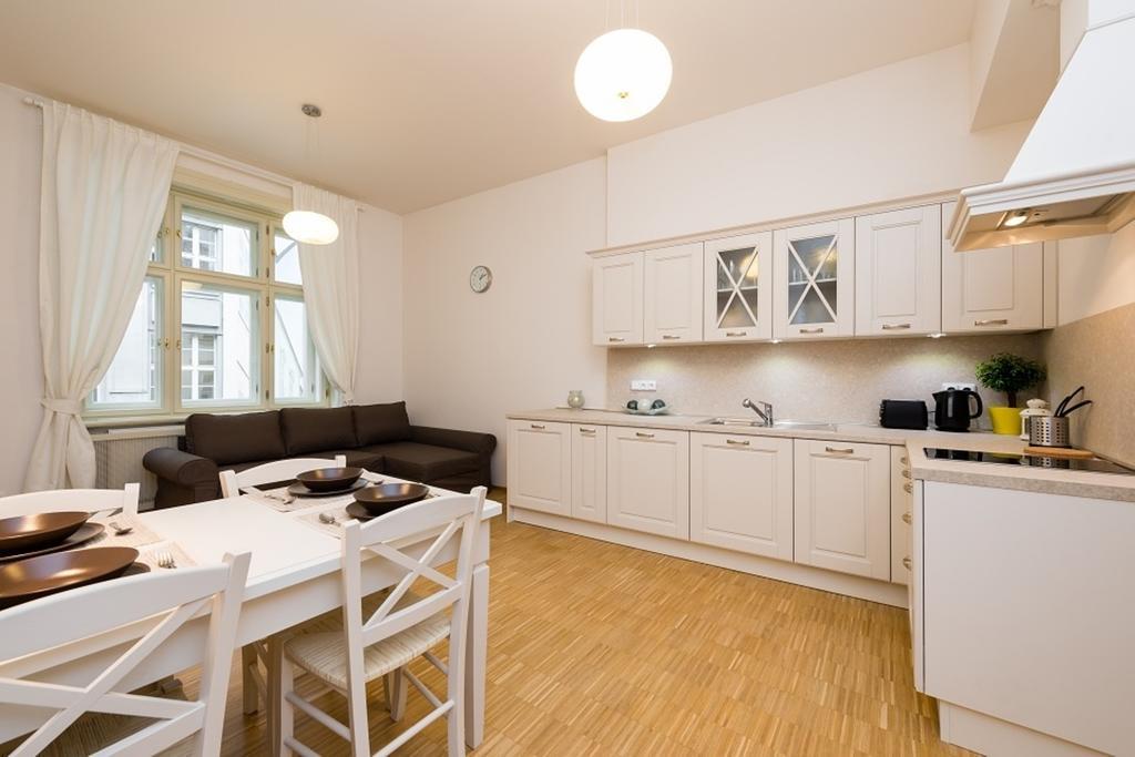 Modern Apartment Charvatova Prague Exterior photo