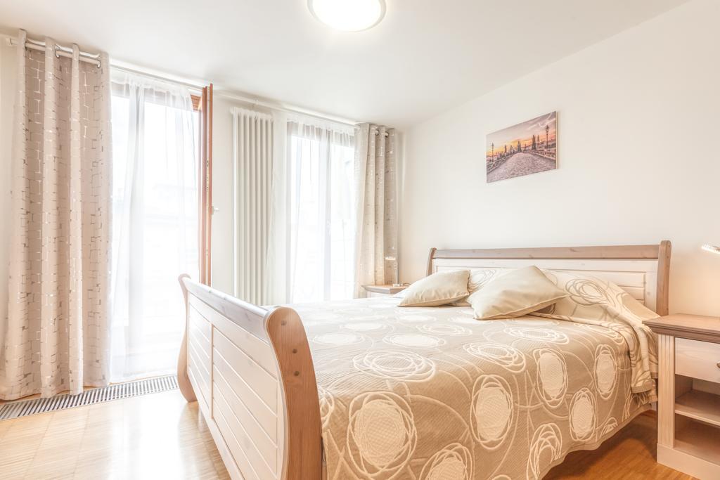 Modern Apartment Charvatova Prague Exterior photo