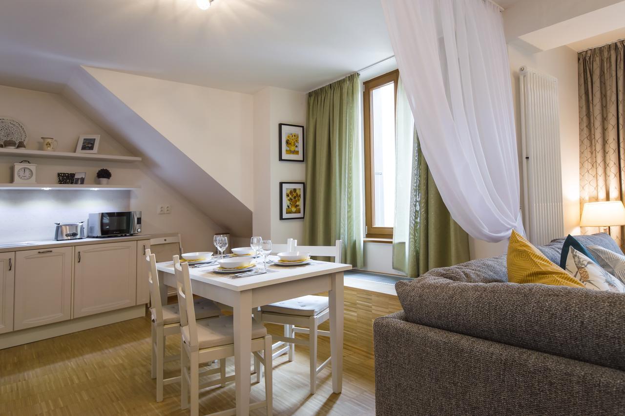 Modern Apartment Charvatova Prague Exterior photo