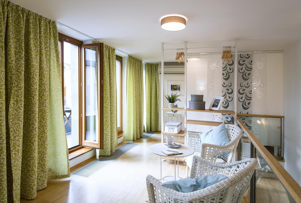 Modern Apartment Charvatova Prague Exterior photo