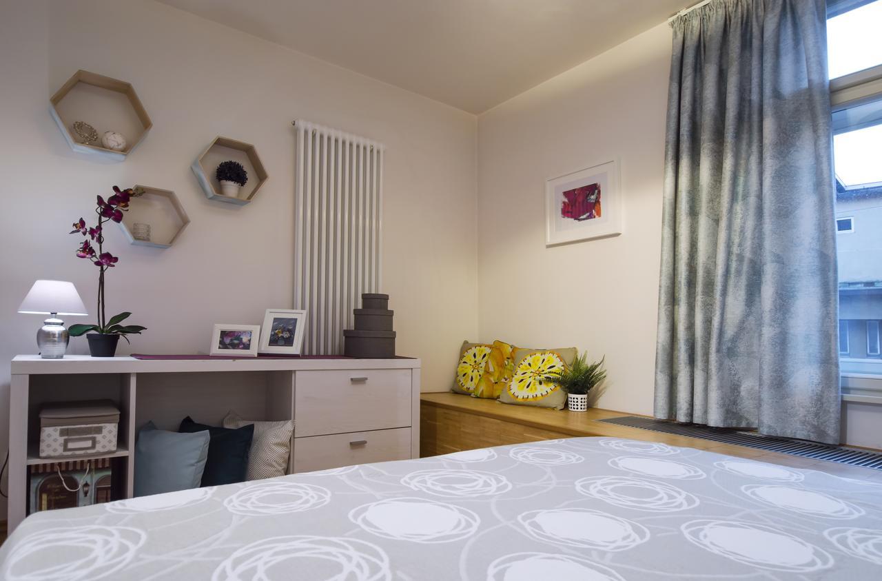 Modern Apartment Charvatova Prague Exterior photo