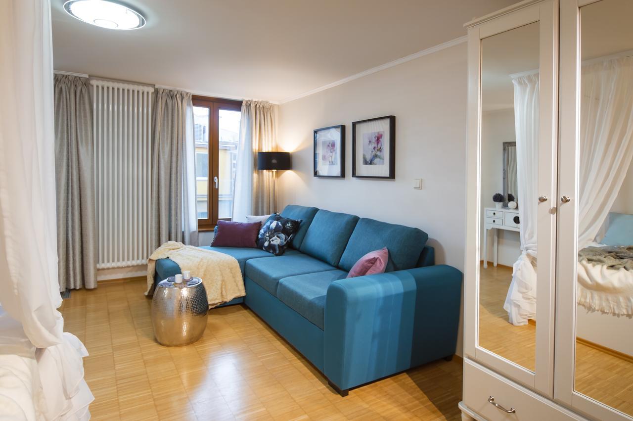 Modern Apartment Charvatova Prague Exterior photo
