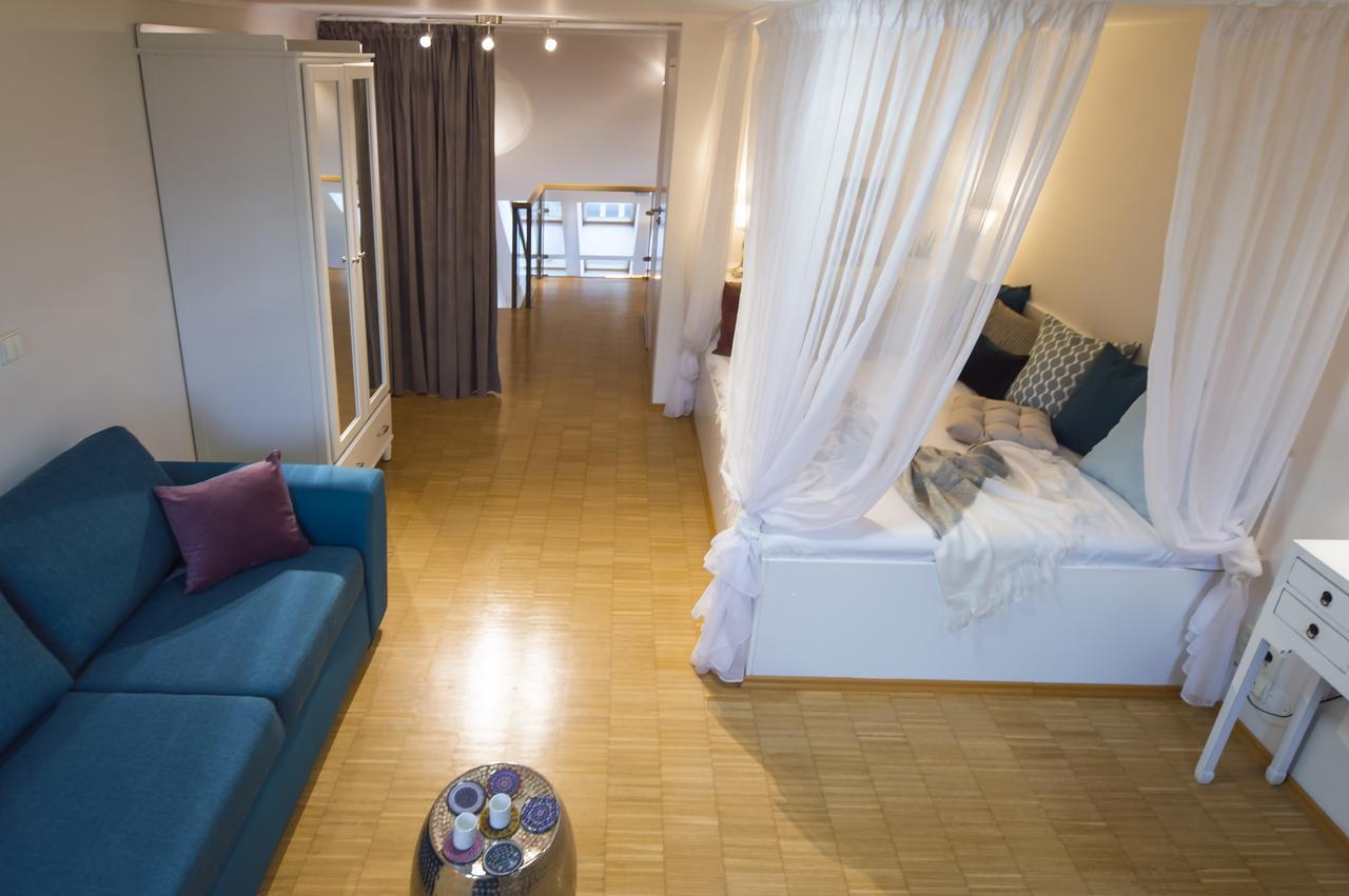 Modern Apartment Charvatova Prague Exterior photo