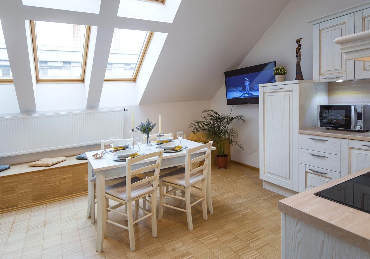 Modern Apartment Charvatova Prague Exterior photo