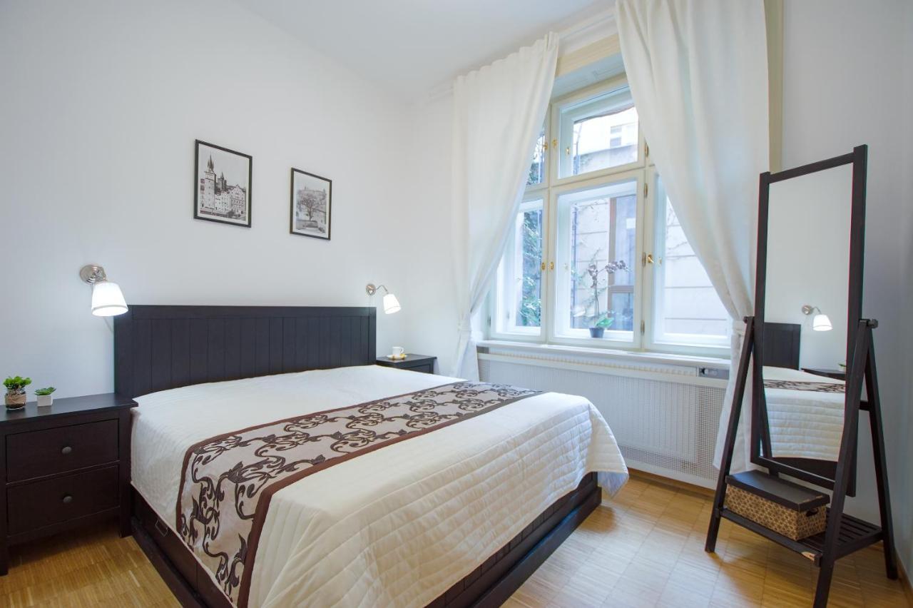 Modern Apartment Charvatova Prague Exterior photo