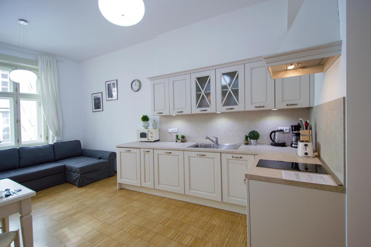 Modern Apartment Charvatova Prague Exterior photo