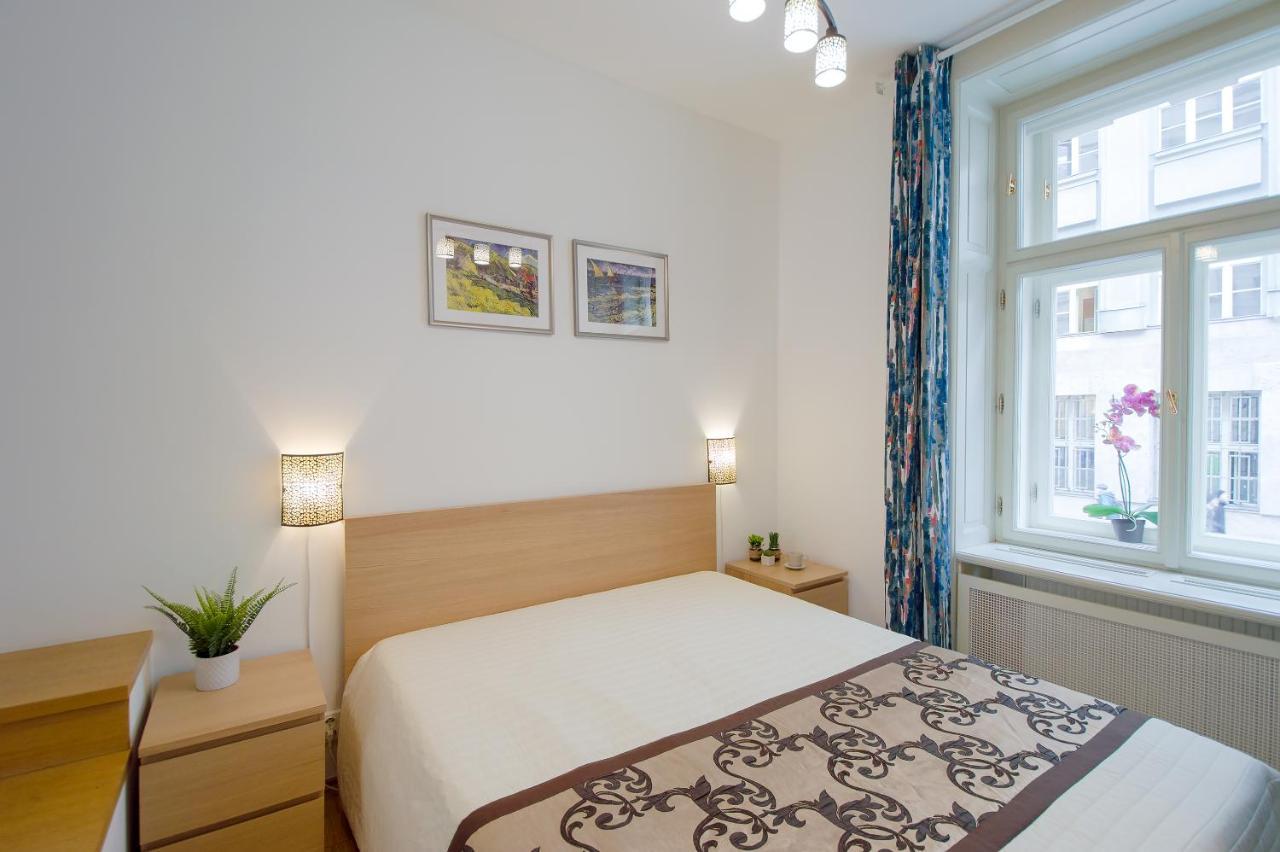 Modern Apartment Charvatova Prague Exterior photo
